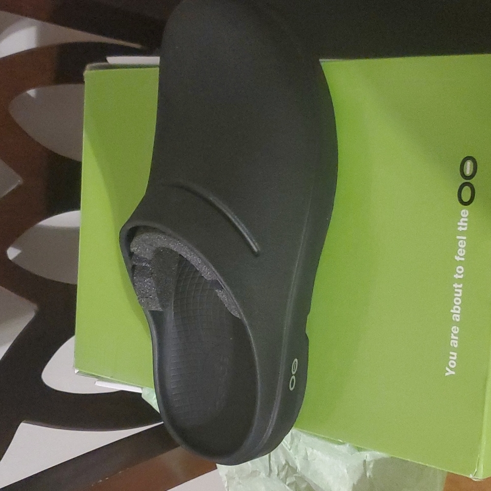Oofos Oocloog Unisex sz 7 Men, 9 women